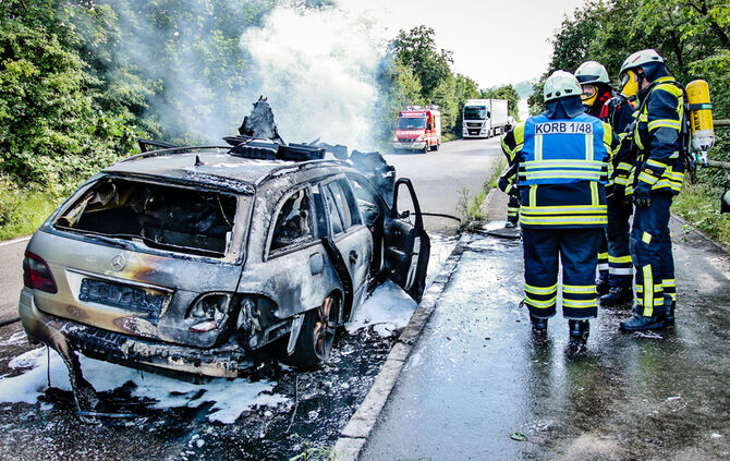 Korb: Auto fängt Feuer - Polizeibericht Rems-Murr-Kreis - Zeitungsverlag  Waiblingen