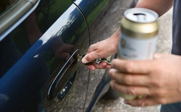 Alkohol Alkohol am Steuer Trunkenheitsfahrt symbol symbolbild symbolfoto
