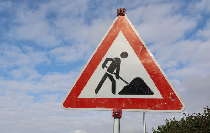 Kopie von Baustelle Baustellenschild Straßensperrung Straßenbau symbol symbolbild symbolfoto