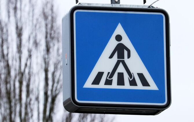 Zebrastreifen Fußgängerüberweg Symbolfoto