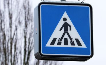 Zebrastreifen Fußgängerüberweg Symbolfoto