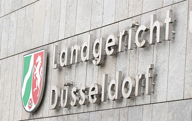 Duo wegen bundesweiter Serie von Raubüberfällen vor Gericht