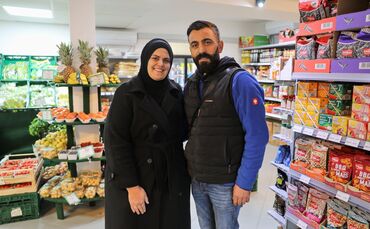 Zeliha und Kenan Yildiz im Türkischer Supermarkt in Korb.