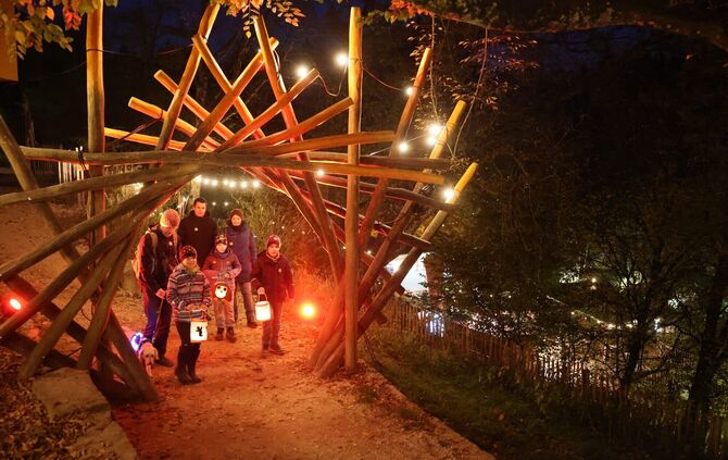 Eins + Alles leuchtet