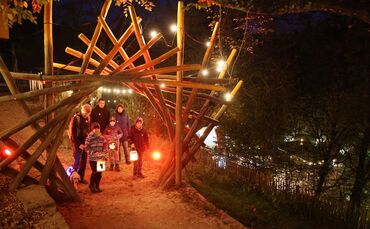 Eins + Alles leuchtet