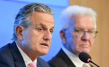 Frank Nopper (l, CDU), Oberbürgermeister der Stadt Stuttgart