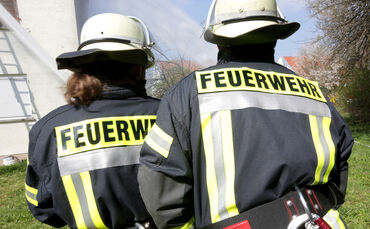 Feuerwehr Blaulicht Feuerwehrleute Feuerwehrmann  112 Einsatz Feuerwehreinsatz Symbol Symbolbild symbolfoto