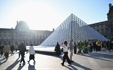 Nach Raubüberfall auf Louvre in Paris