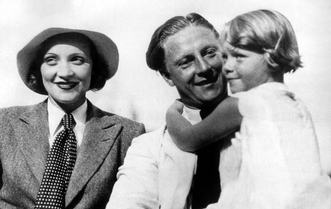 Marlene Dietrich, ihr Mann Rudolf Sieber und Tochter Maria