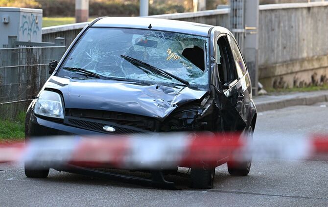 Auto fährt in Menschenmenge in Mannheim