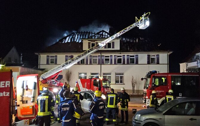 Bewohner verursachte Brand in Mehrfamilienhaus