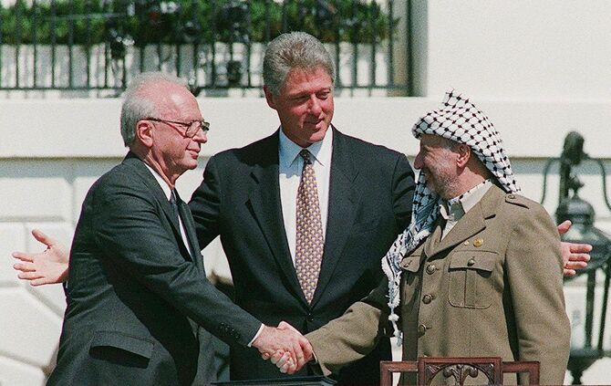 Historischer Handschlag zwischen Rabin und Arafat