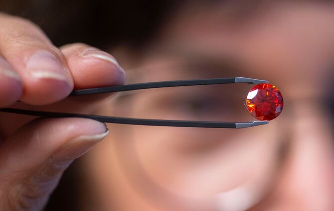 Über den Tod hinaus – Wenn Asche zum Gedenkdiamanten wird