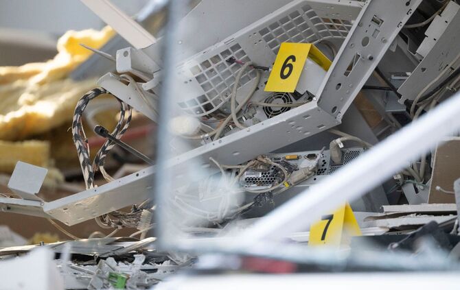 Geldautomat gesprengt - großer Schaden an Bankfiliale