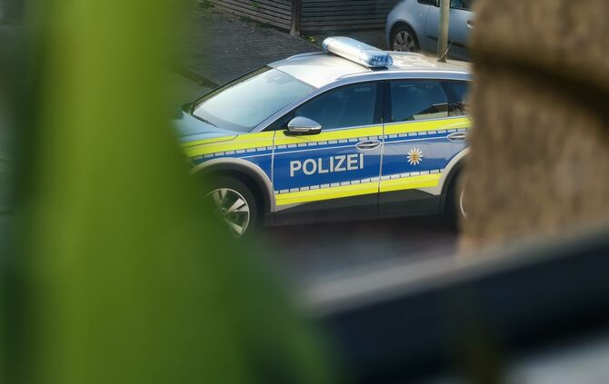 Symbolfoto Symbolbild Durchsuchung Blaulicht