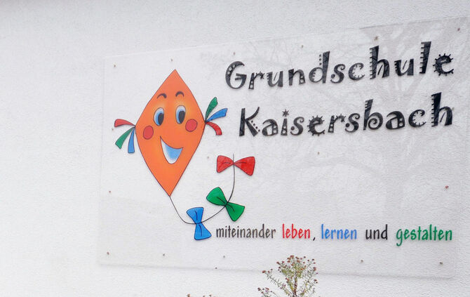 Grundschule Kaisersbach schriftzug