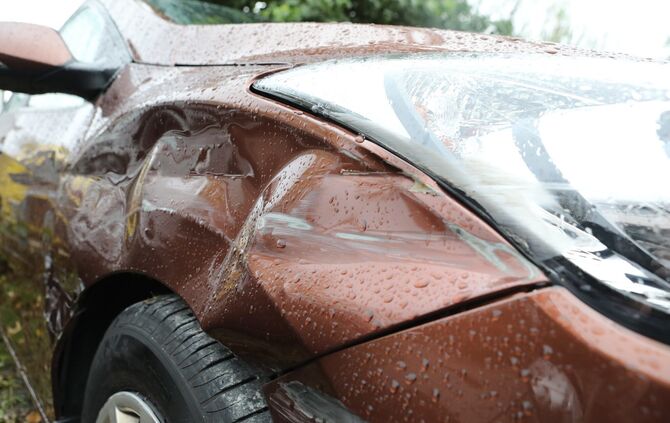 Blaulicht Delle Blechschaden Unfall Zerbeult Unfallwagen Symbol Symbolfoto