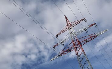 Strom Strommasten energie stromausfall symbol symbolbild symbolfoto