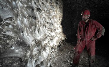 Griechenland: Spinnennetz in Höhle entdeckt