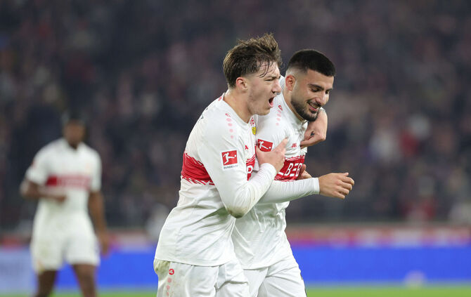 Fußball  VfB Stuttgart vs. FC Augsburg