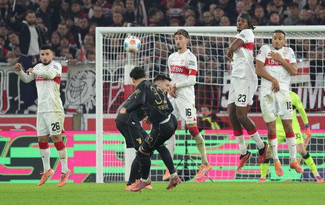 Fußball  VfB Stuttgart vs. FC Augsburg