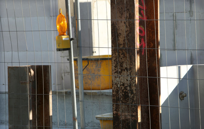 Baustelle Bauzaun Neubau Hausbau Wohnungsbau Symbol Symbolbild symbolfoto