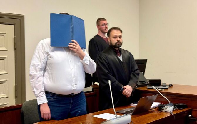 Auftakt Prozess wegen versuchten Mordes an Kollegin