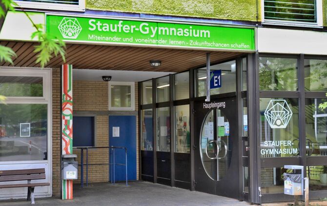 Staufer Staufer-Gymnasium Gymnasium Waiblingen Schule Symbol Symbolbild symbolfoto
