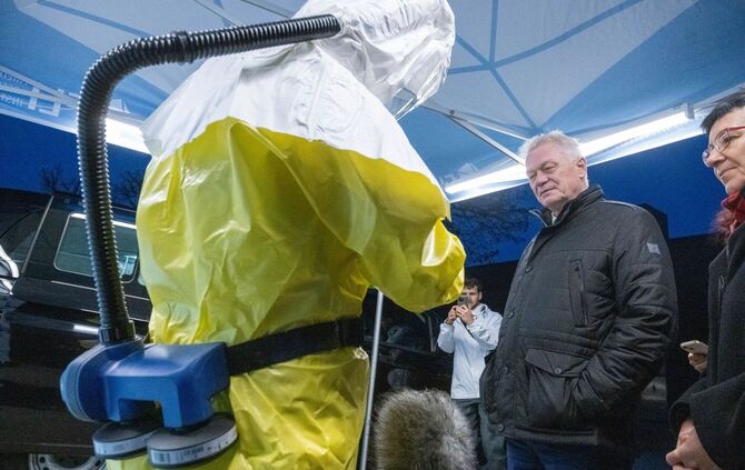 Bundeslandwirtschaftsminister Rainer besucht das FLI auf Riems
