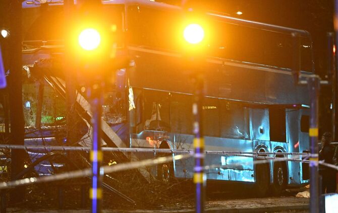 Tote und Verletzte bei Busunfall in Stockholm