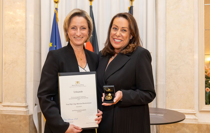 Wirtschaftsmedaille für Buckenmaier - 1