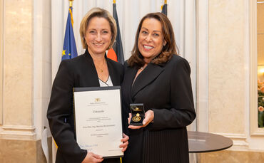 Wirtschaftsmedaille für Buckenmaier - 1