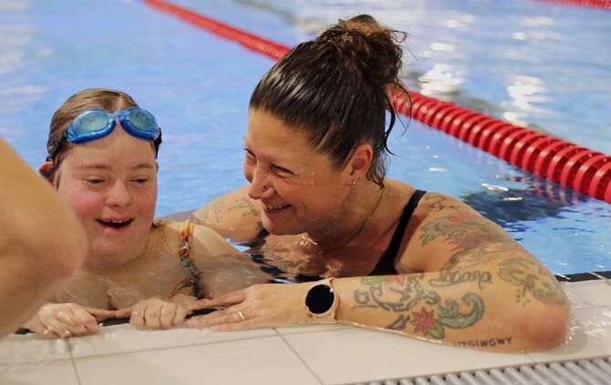 Wellenbrecher Hallenbad W Weinstadt