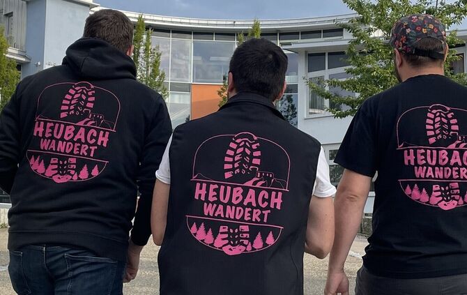 Pinker Schriftzug: Die Farbe gehört zu "Heubach wandert" von Anfang an dazu und findet sich nicht nur auf den Shirts der Organis