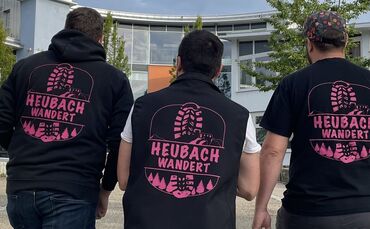 Pinker Schriftzug: Die Farbe gehört zu "Heubach wandert" von Anfang an dazu und findet sich nicht nur auf den Shirts der Organis