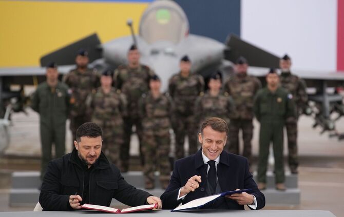 Ukraine-Krieg - Selenskyj in Paris