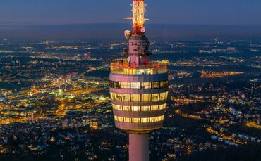 Der Fernsehturm in Stuttgart wird 70 Jahre alt und feiert seinen Geburtstag mit zahlreichen Events in 2026.