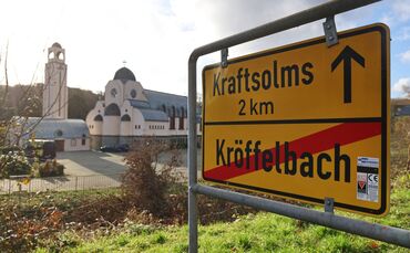 Baby vor Kloster im  hessischen Waldsolms gefunden