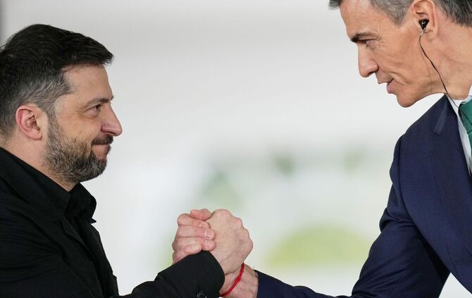 Ukraine-Krieg - Selenskyj in Madrid