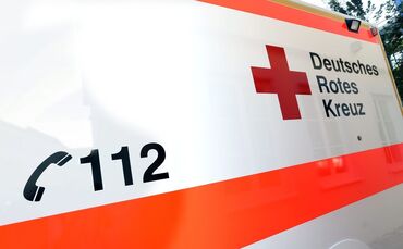 DRK Krankenwagen Rettungswagen Rettungsdienst Symbol Symbolfoto Blaulicht