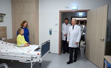 Putin besucht Nationales Medizinisches Forschungszentrum