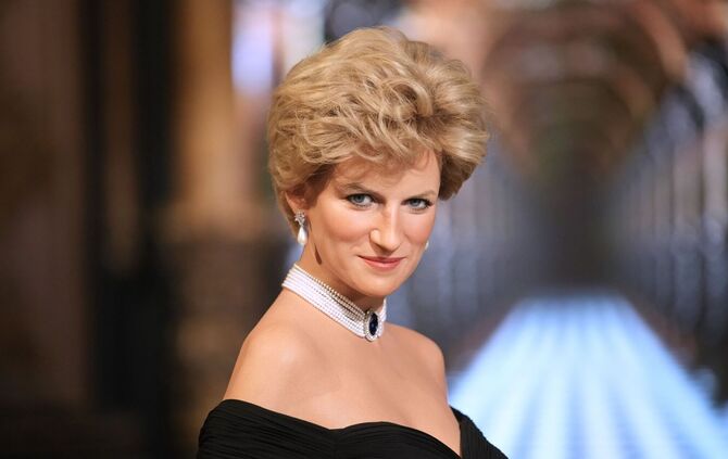 Lebensgroße Wachsfigur von Lady Di im Grévin-Museum Paris