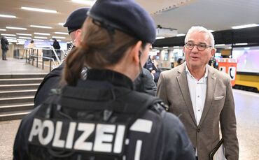 Polizei kontrolliert in Stuttgart Einhaltung des Messerverbotes