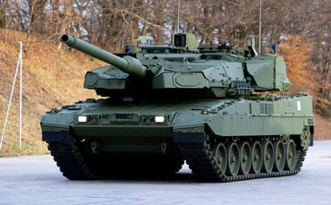 Roll-Out Leopard 2A8 und Panzerhaubitze 2000