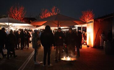 Auftakt macht am Samstag, 22. November 2025 das "Glüh-Wein-Fest" von Weingut Kern.