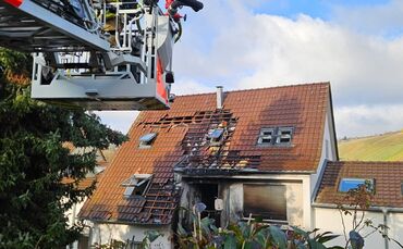 Haus in Stuttgart brennt lichterloh – Zwei Verletzte