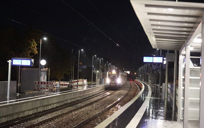 Haltestelle Stetten-Beinstein Nacht