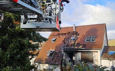 Haus in Stuttgart brennt lichterloh