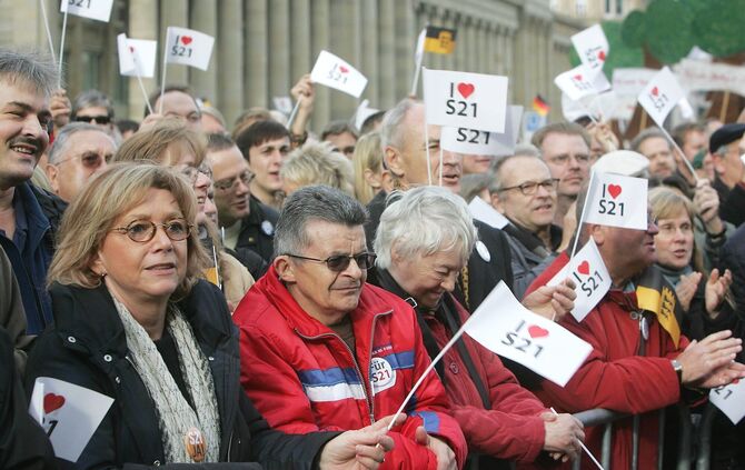 Demo für Stuttgart21 Pro Stuttgart 21 Stuttgart Schloßplatz 23.10.2010