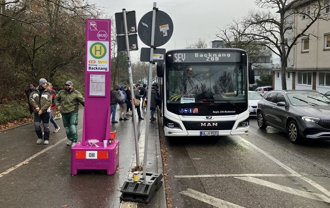 Ersatzbus für die S3 zwischen Waiblingen und Backnang, am Dienstag, 25.11., in der Waiblinger Dammstraße.